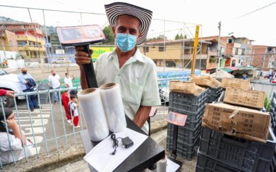 50 campesinos de Medellín reciben insumos para mejorar la producción de alimentos y fortalecer la seguridad alimentaria
