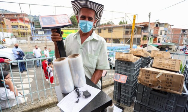 50 campesinos de Medellín reciben insumos para mejorar la producción de alimentos y fortalecer la seguridad alimentaria