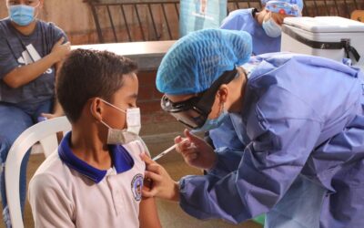 Con plan piloto en instituciones educativas serán vacunados 4.400 niños y niñas diariamente en Medellín contra el covid-19