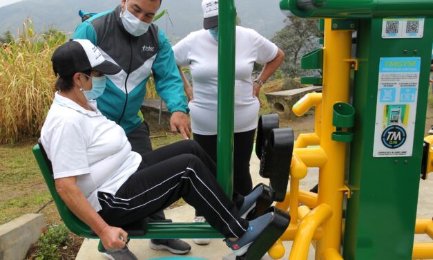 El INDER Medellín entregó en San Cristóbal y Belén los dos primeros gimnasios al aire libre renovados