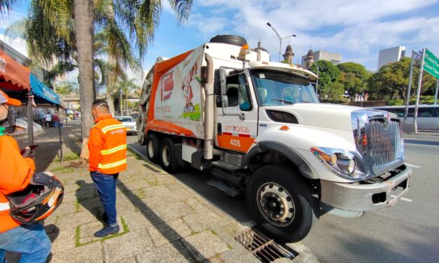 Más de seis metros cúbicos de residuos fueron recogidos en el Centro de Medellín en la primera Operación Naranja del año