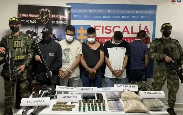 Drogas y armas les hallaron a 4 señalados integrantes de un combo en Valdivia, Antioquia