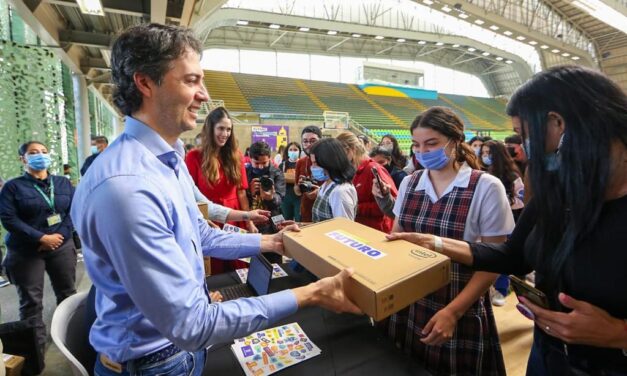 1.054 estudiantes de los corregimientos ya disfrutan de sus Computadores Futuro