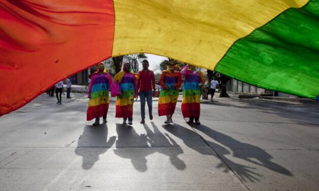 El alcalde de Medellín pidió a las autoridades acciones contundentes para proteger a la población LGBTIQ+