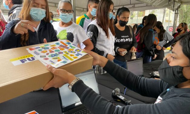 1.054 estudiantes de los corregimientos ya disfrutan de sus Computadores Futuro entregados por la Alcaldía de Medellín