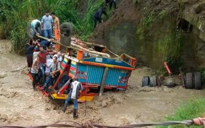 En Salgar cayó una chiva, dejando 1 muerto y 33 heridos