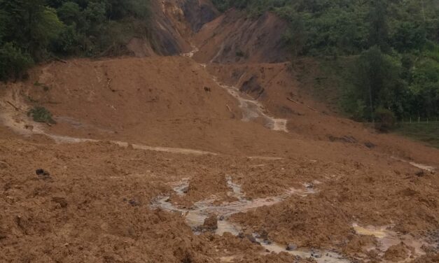 Lluvias de las últimas horas originaron movimiento en masa en Santa Fe de Antioquia que hasta el momento hay dos fallecidos y dos desparecidos