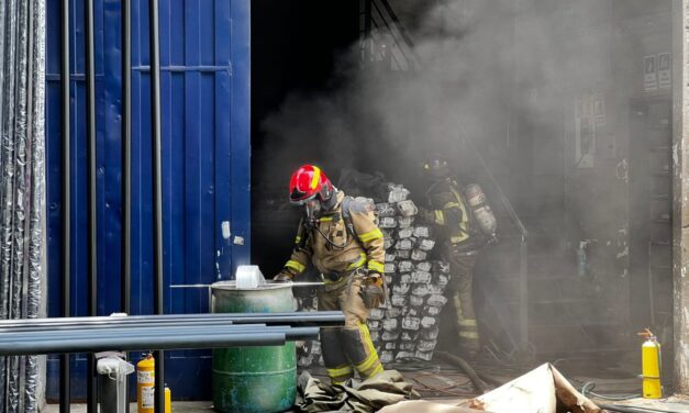 15 unidades del Cuerpo Oficial de Bomberos Medellín atendieron y controlaron incendio estructural