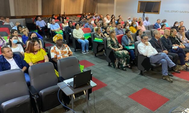 Secretaría de Educación lanzó la “Colección Escuela, Pensamiento, Maestro y Maestra” y los Premios “Maestros y Maestras para la Vida”