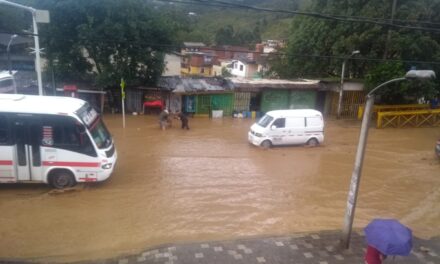 Ola invernal deja estragos en el municipio de Caldas