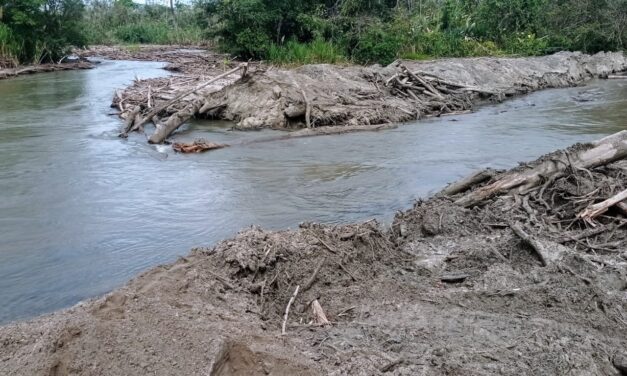 Luego de las fuertes lluvias, el río Murindó recuperó su cauce