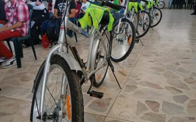 57 niños de Marinilla recibieron bicicletas y kits de seguridad vial