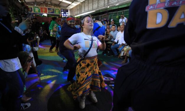Moda al Barrio convirtió una plaza de Mercado en pasarela