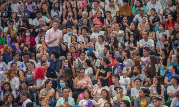 Todos los estudiantes de grado once de las instituciones educativas oficiales de Medellín recibieron Computadores Futuro