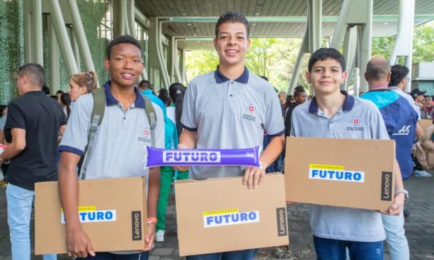 Con Matrícula Cero y la entrega de 41.500 Computadores Futuro avanza la transformación educativa en Medellín