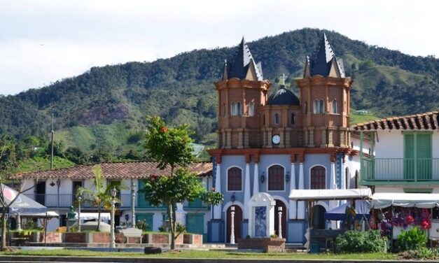 Atletas internacionales competirán en el Triatlón El Peñol 2022