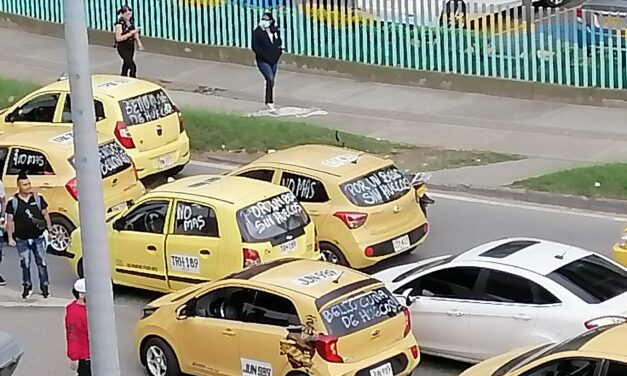 Los taxistas de Bello protestan por el mal estado de las calles