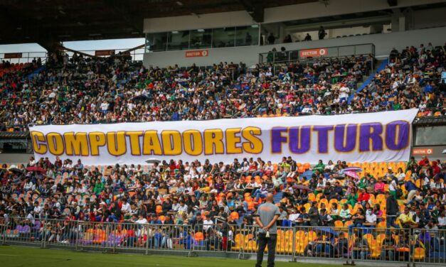 Con 25.000 Computadores Futuro, Medellín realizó la entrega más grande de equipos a estudiantes de instituciones educativas