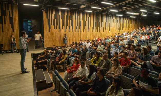 250 jóvenes se capacitan en temas de la Cuarta Revolución Industrial dentro del piloto de inserción laboral del Valle del Software
