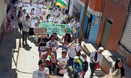 Caicedeños protestan en contra de la minería ilegal en el municipio