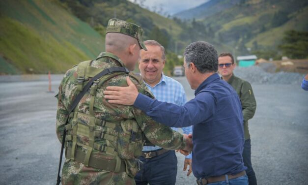 Ministro de Transporte recorrió por primera vez las obras del Túnel Guillermo Gaviria Echeverri, en compañía del gobernador