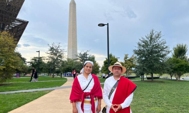 Por primera vez, silleteros de Santa Elena y trovadores llevaron juntos su legado cultural al mayor encuentro latino que se realiza en Washington