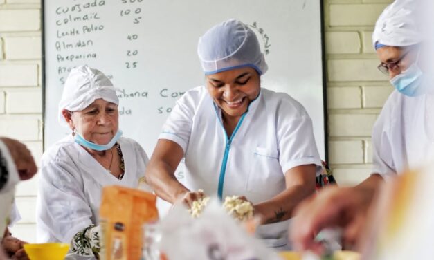 Madres de la Candelaria fortalecieron sus habilidades en alimentos gracias a alianza entre la Alcaldía de Medellín y el SENA
