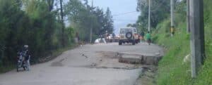 Un hueco en la vía a San Pedro de los Milagros impidió la movilidad vehicular por varias horas