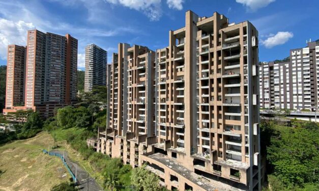 Nueve años después de su desalojo por falla estructural, Edificio Continental Towers, sigue representando un problema público