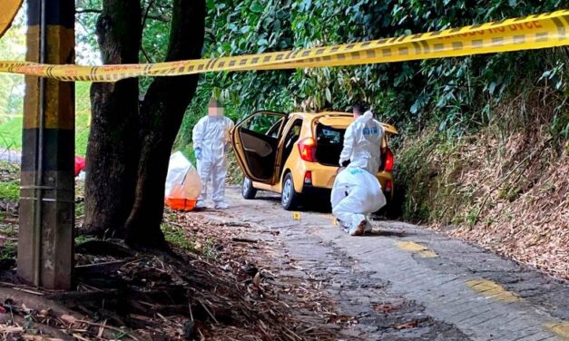 ¡Dolor en Medellín! Mujer taxista fue asesinada en su vehículo