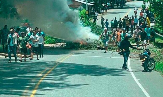 Protestas y deslizamientos mantienen cierres en troncal a la Costa y vía a Puerto Berrío