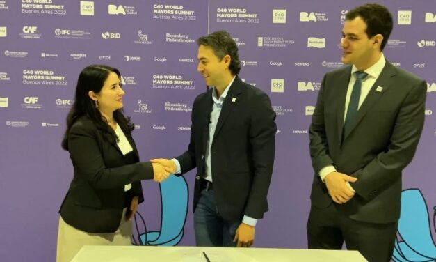 En la cumbre de gobernantes del C40, el alcalde Daniel Quintero Calle firmó el decreto que establece los mecanismos para una movilidad sostenible e inteligente en Medellín