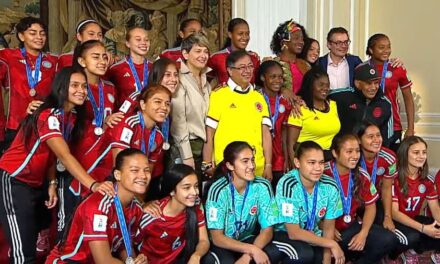 Petro rinde homenaje a la Selección Colombia femenina sub 17