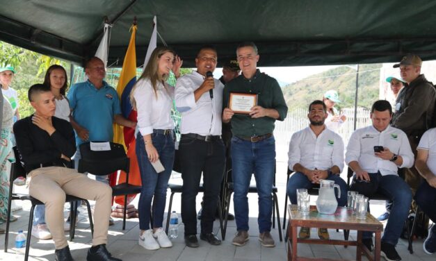 En Uramita, el Gobernador de Antioquia entregó el malecón subregional El Salado y otras obras de desarrollo para el municipio