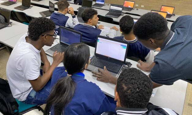 Medellín se afianza como Valle del Software con semilleros de tecnología e innovación que han beneficiado a 702 niños, niñas y jóvenes