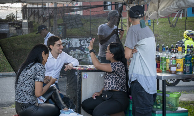 Juan Carlos Upegui recorrió este fin de semana tres comunas de Medellín y sigue sonando fuerte para la Alcaldía de Medellín