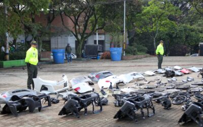Autoridades recuperaron más de 800 autopartes y ejecutaron cinco capturas en operativo simultáneo contra el hurto en Medellín