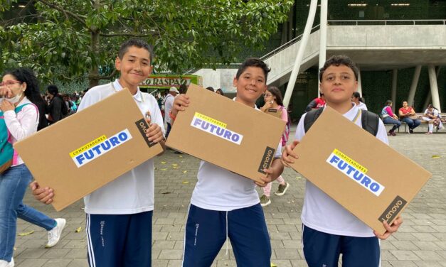 Gracias a los Computadores Futuro, Matrícula Cero y los grandes eventos de ciudad la transformación educativa y cultural de Medellín se convierte en realidad