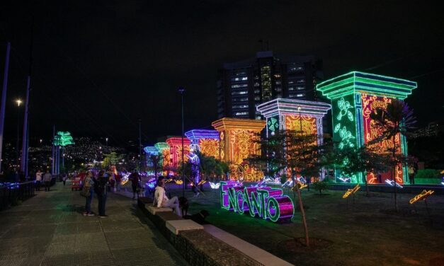 300 venteros informales se benefician con los alumbrados navideños más visitados en la historia de Medellín