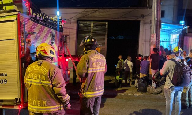 Bomberos Medellín controló incendio en fábrica de confecciones en Las Palmas