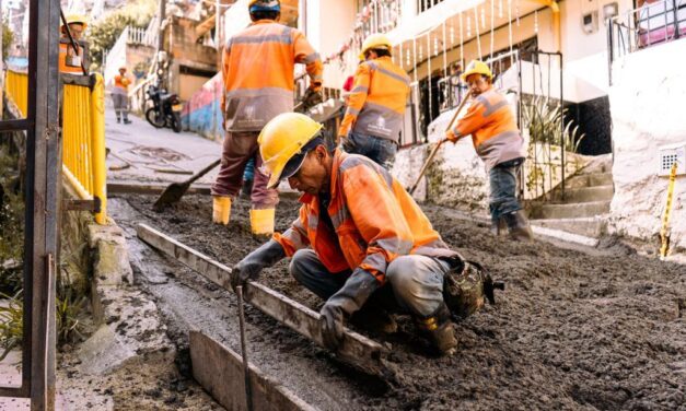 Medellín mejora sus vías en concreto para garantizar la movilidad de más de 20.000 personas