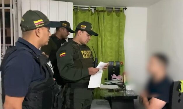 Grupos especiales de la policía capturaron a cuatro extorsionistas durante operativos encubiertos en Medellín