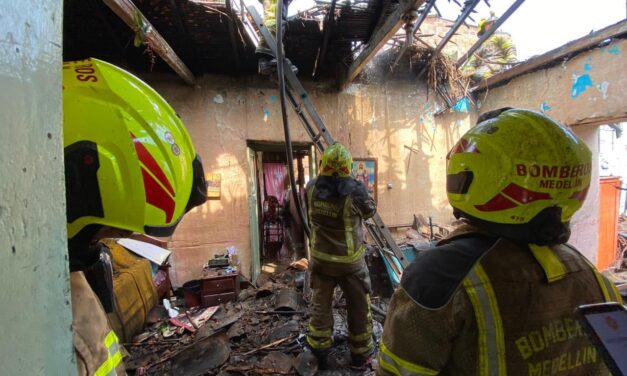 Bomberos Medellín atendió incendio en vivienda del sector Aguas Frías