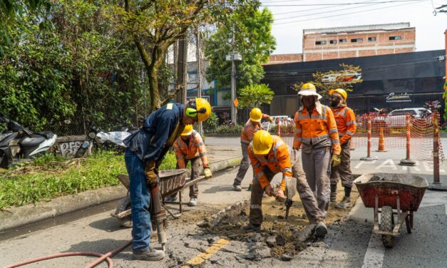54 huecos fueron intervenidos en los primeros dos días de trabajos en la comuna 15-Guayabal