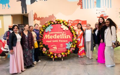 Primeras damas del país y lideresas sociales compartieron experiencias de memoria, paz y resiliencia en Medellín
