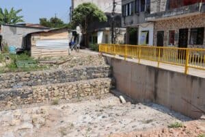 Dagran y Alcaldía de Puerto Berrío inauguraron muro de contención y estabilización del terreno para evitar colapso de viviendas en el sector El Cacique