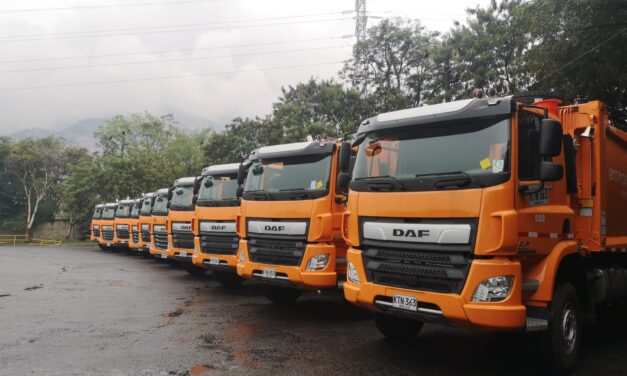 Emvarias completó la renovación total de vehículos recolectores de basuras para mantener limpia a Medellín
