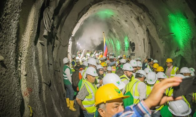 Alcaldes de Occidente y Urabá, ciudadanía, comunidades indígenas y dirigentes cruzaron de Giraldo a Cañasgordas por la galería de rescate del Túnel Guillermo Gaviria Echeverri