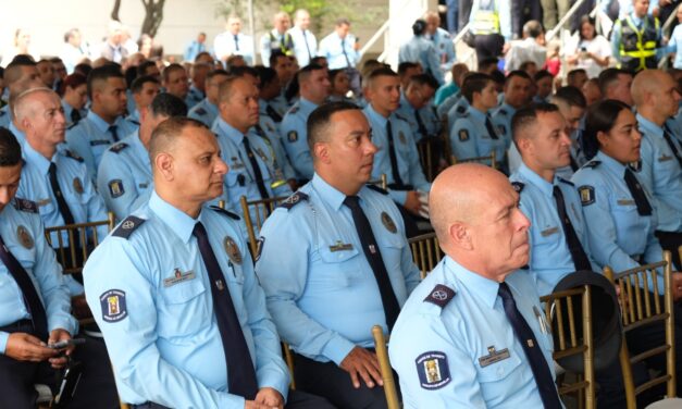 Con reconocimientos por su gestión, la Alcaldía de Medellín conmemoró el día clásico a los agentes de tránsito