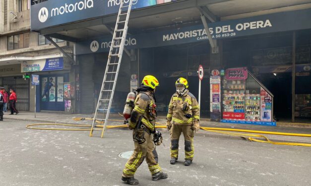 Dagrd, con Bomberos Medellín, controló incendio en el Centro Comercial Ópera